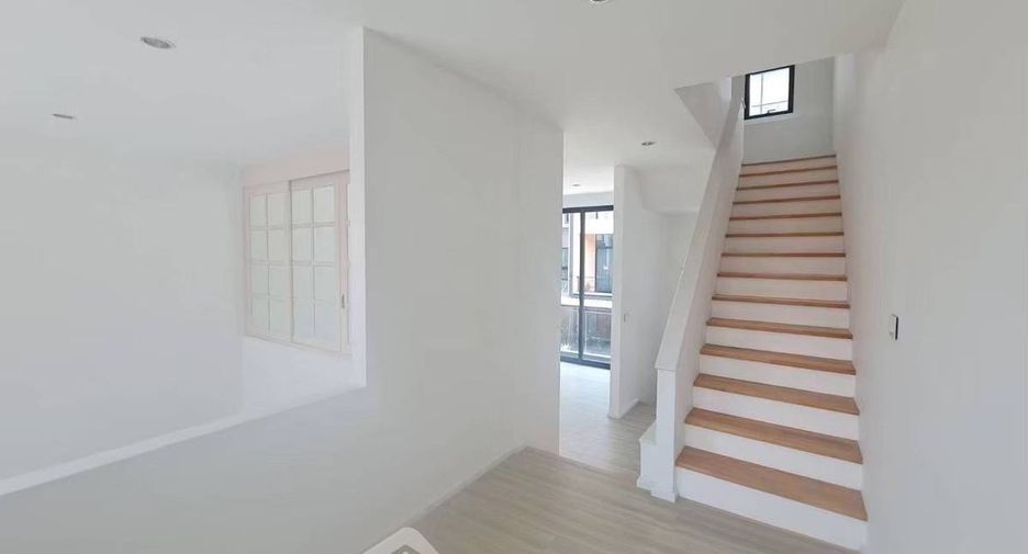 For sale 3 bedrooms townhouse in Saphan Sung, Bangkok