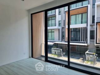Reihenhaus zum Kauf mit 3 Zimmer in Saphan Sung, Bangkok