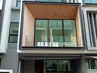 Reihenhaus zum Kauf mit 3 Zimmer in Saphan Sung, Bangkok