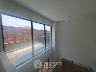 Reihenhaus zum Kauf mit 3 Zimmer in Saphan Sung, Bangkok