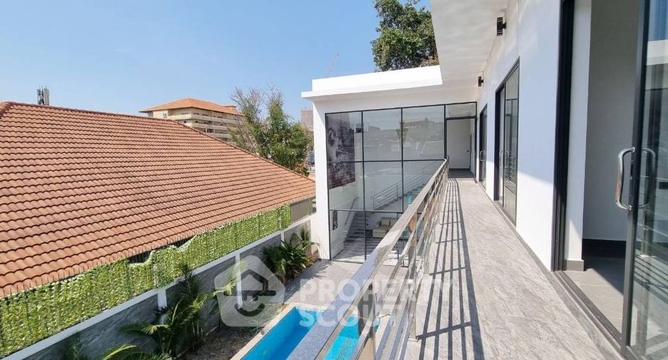 For sale 6 bedrooms villa in Pratumnak, Pattaya
