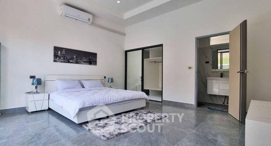 For sale 6 bedrooms villa in Pratumnak, Pattaya