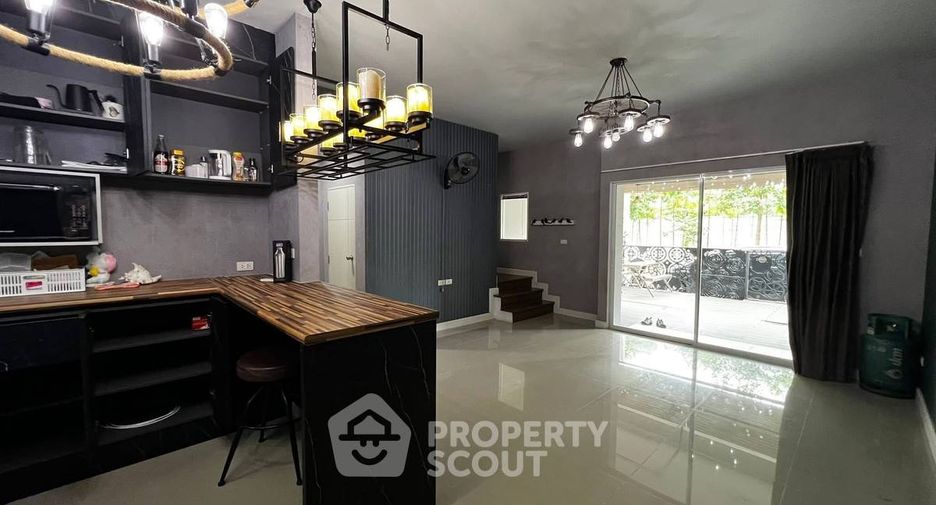 For sale 3 bedrooms townhouse in Bang Khae, Bangkok