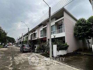 For sale 3 bedrooms townhouse in Bang Khae, Bangkok