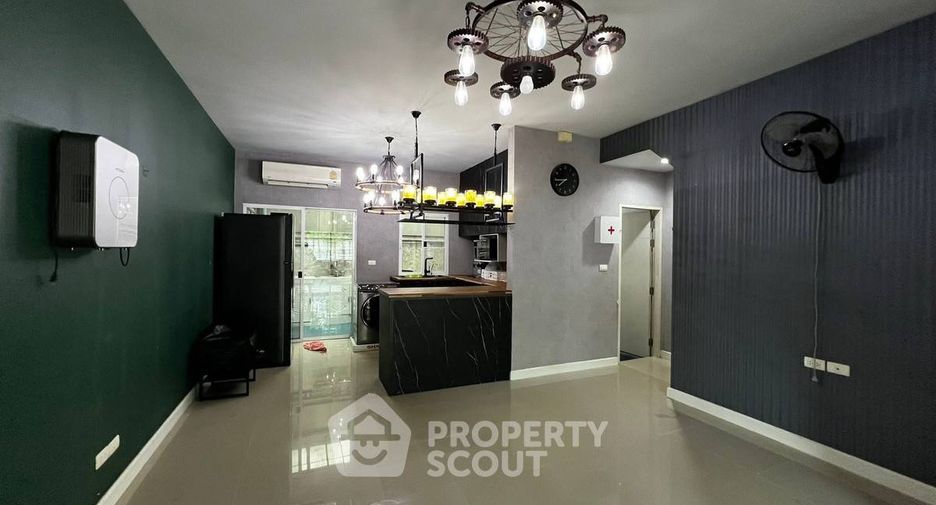 For sale 3 bedrooms townhouse in Bang Khae, Bangkok