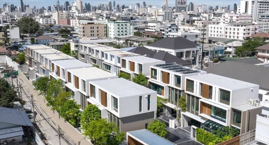 For sale 5 bedrooms house in Din Daeng, Bangkok