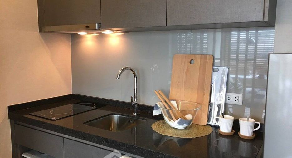 For sale 1 bed condo in Huai Khwang, Bangkok