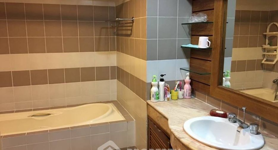 For sale 3 bedrooms condo in Mueang Chon Buri, Chonburi