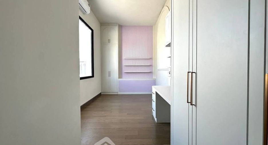 For sale 5 ベッドルーム house in Bang Khen, Bangkok