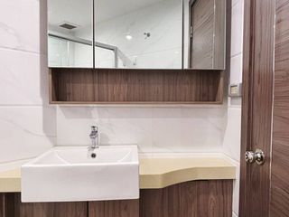 For sale 1 Beds condo in Huai Khwang, Bangkok