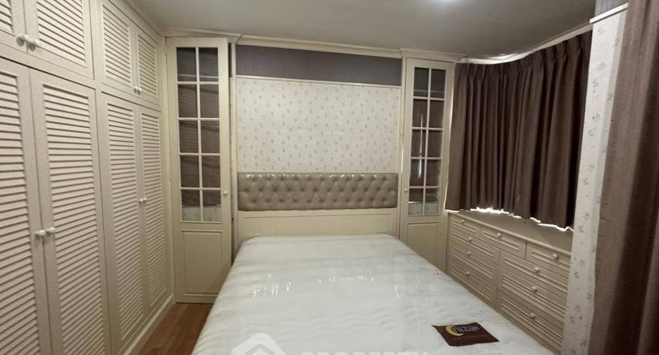 For sale 2 bedrooms condo in Huai Khwang, Bangkok