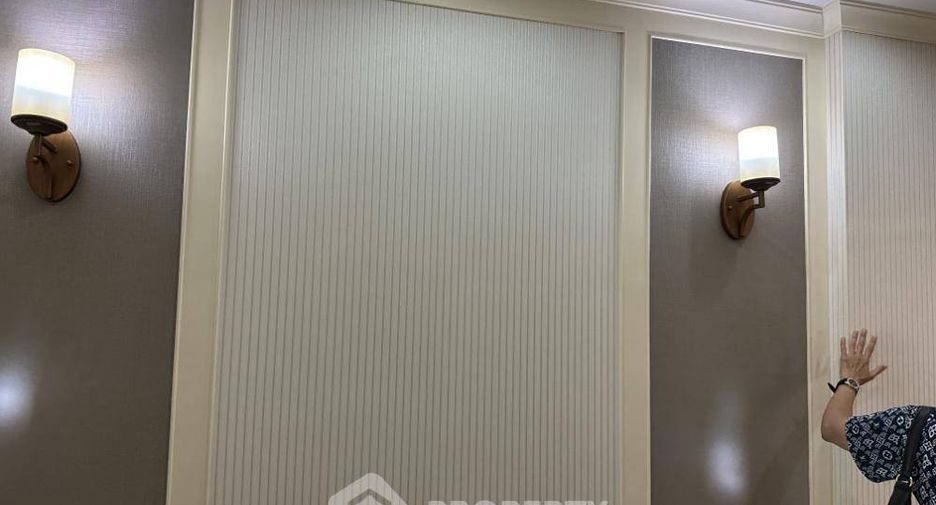 For sale 2 bedrooms condo in Huai Khwang, Bangkok