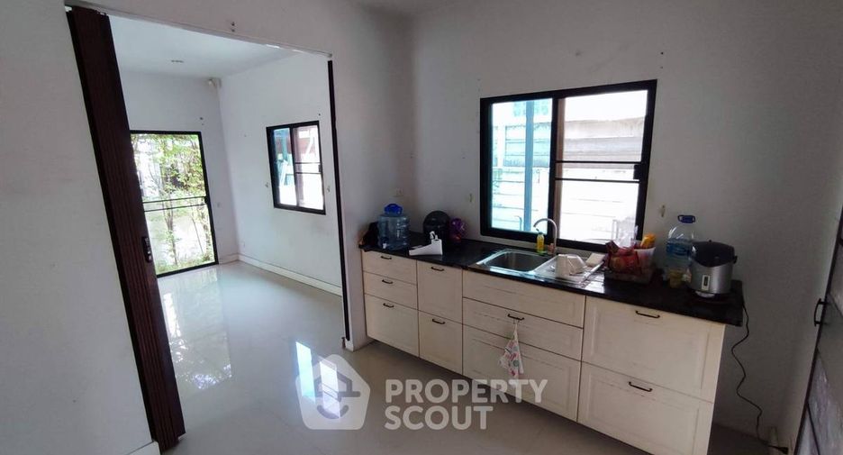 For sale 3 bedrooms house in Lat Krabang, Bangkok