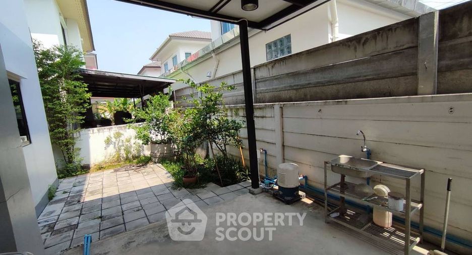For sale 3 bedrooms house in Lat Krabang, Bangkok