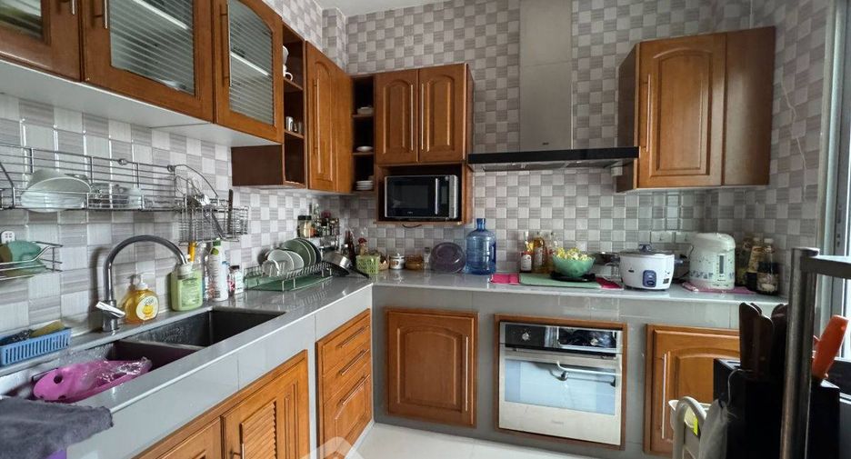 For sale 4 bedrooms house in Bang Khen, Bangkok