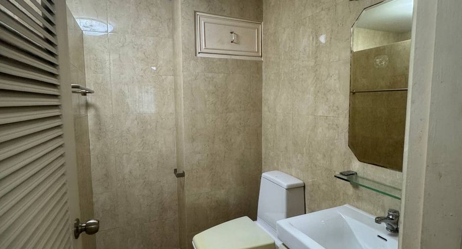 For sale 2 bedrooms condo in Phaya Thai, Bangkok