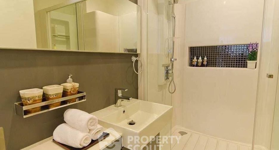For sale 1 bed condo in Phra Khanong, Bangkok