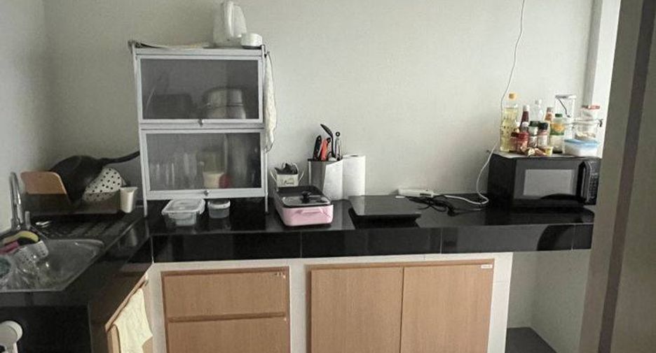 À vendre 3 chambres maison de ville à Mueang Chon Buri, Chonburi