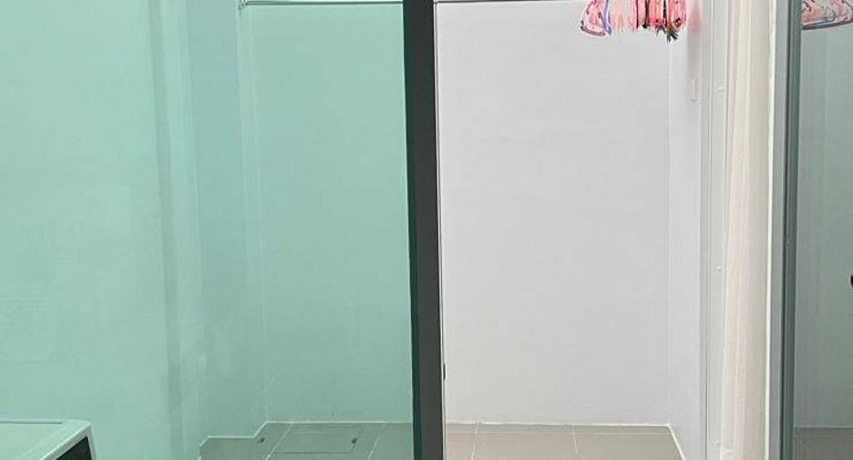 À vendre 3 chambres maison de ville à Mueang Chon Buri, Chonburi