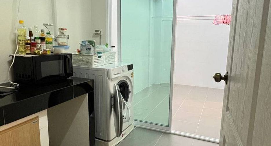 À vendre 3 chambres maison de ville à Mueang Chon Buri, Chonburi