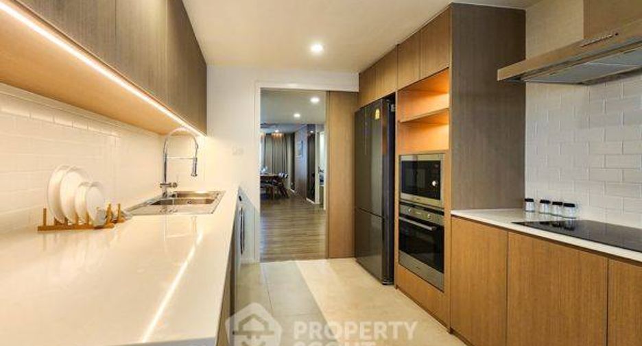For sale 4 bedrooms condo in Watthana, Bangkok