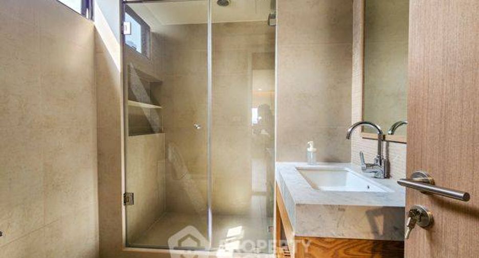 For sale 4 bedrooms condo in Watthana, Bangkok