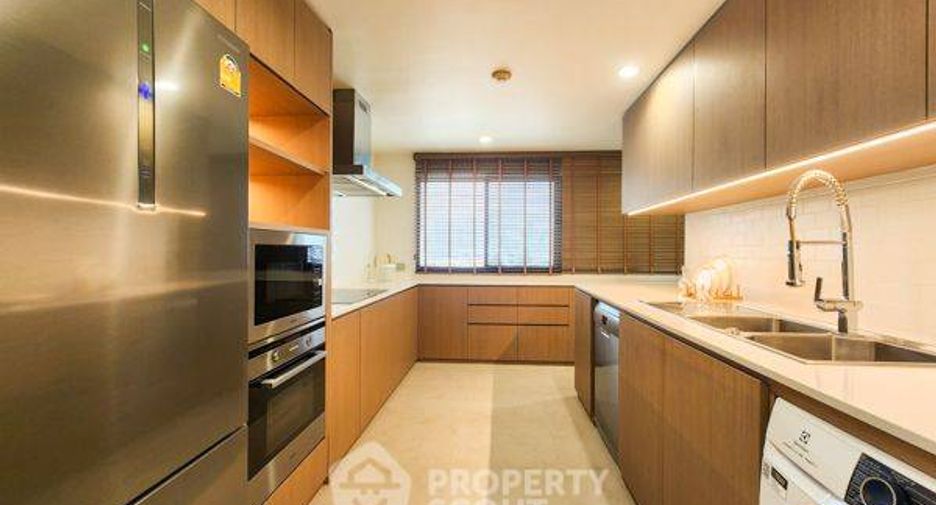 For sale 4 bedrooms condo in Watthana, Bangkok