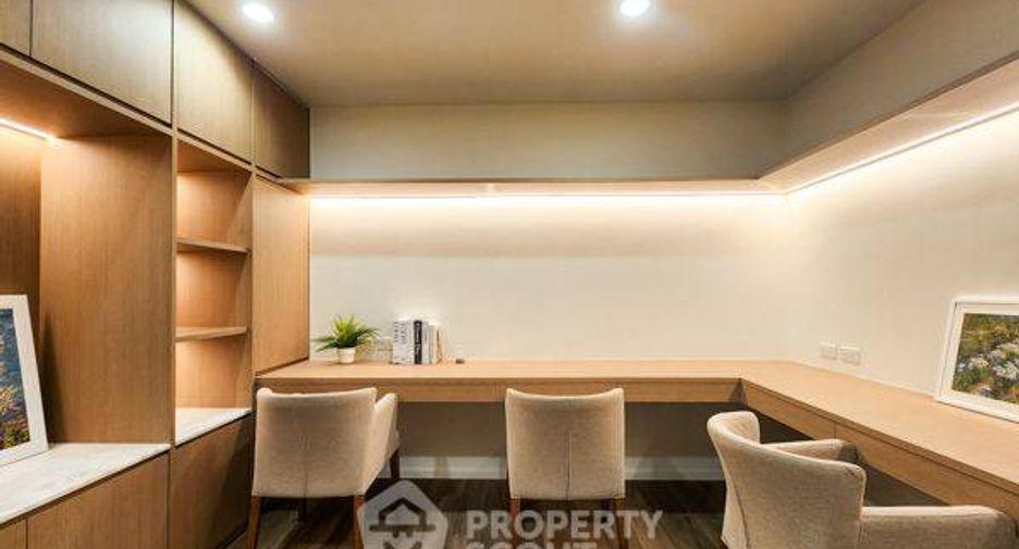 For sale 4 bedrooms condo in Watthana, Bangkok