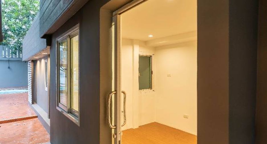 For sale 3 bedrooms townhouse in Suan Luang, Bangkok