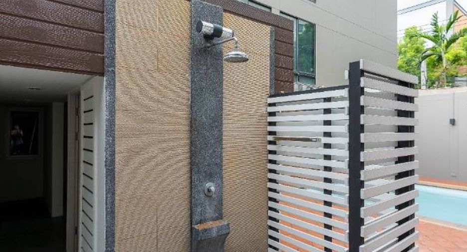For sale 3 bedrooms townhouse in Suan Luang, Bangkok