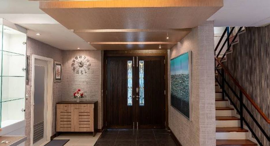 For sale 3 bedrooms townhouse in Suan Luang, Bangkok