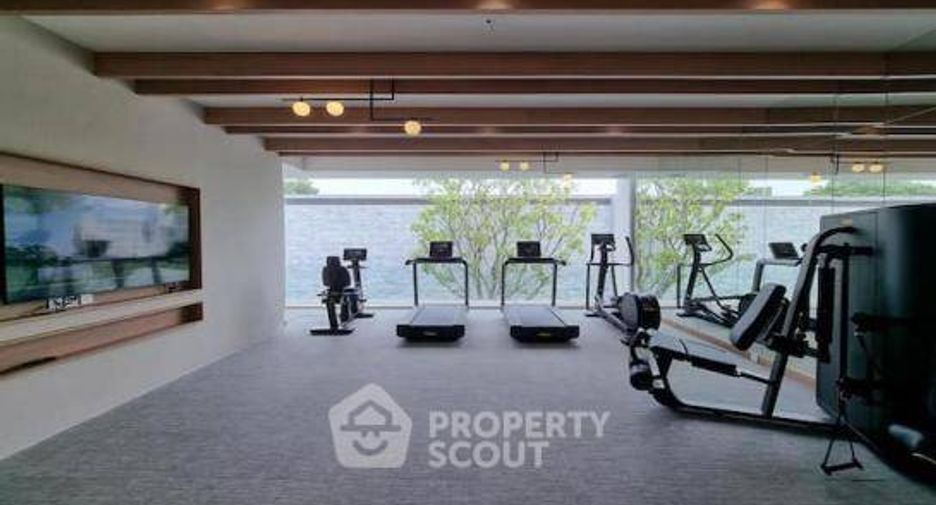 For sale 4 bedrooms house in Wang Thonglang, Bangkok