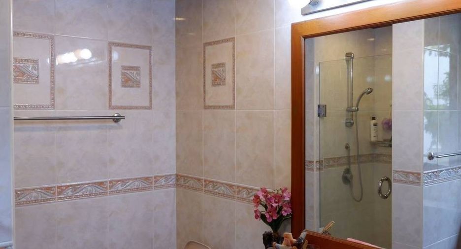 For sale 4 bedrooms house in Huay Yai, Pattaya
