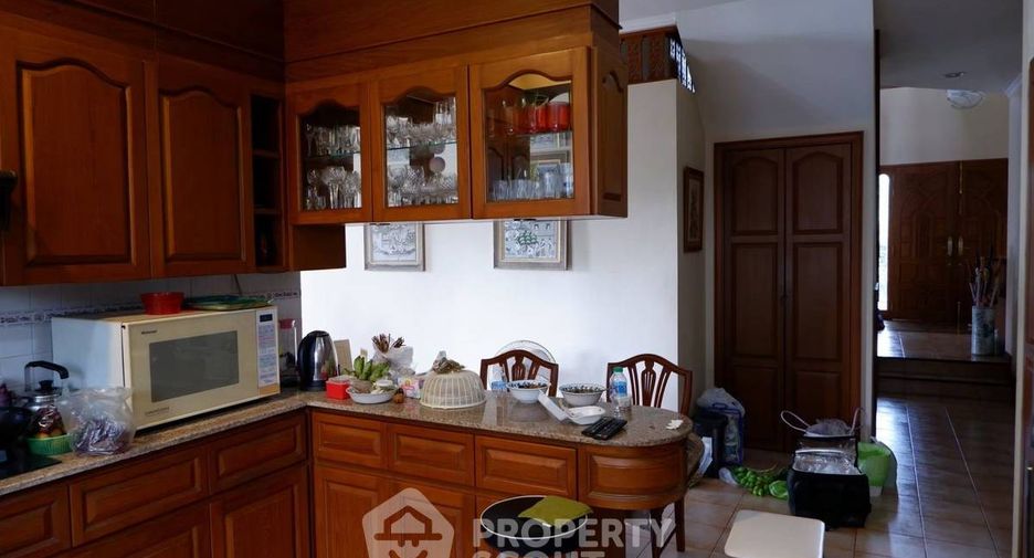 For sale 4 bedrooms house in Huay Yai, Pattaya