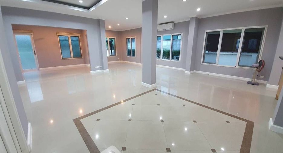 Haus zum Kauf mit 3 Zimmer in Bueng Kum, Bangkok