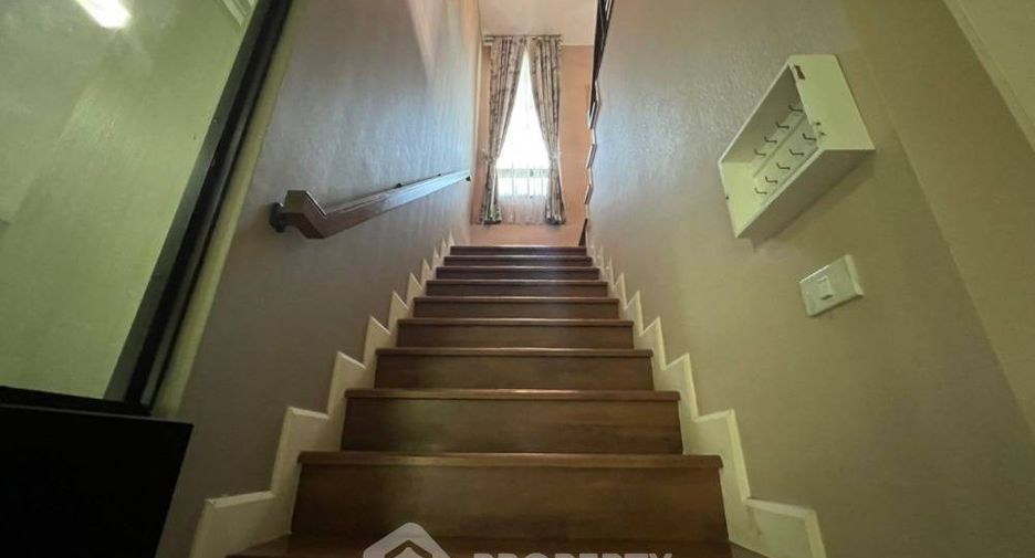 For sale 4 bedrooms house in Bang Kapi, Bangkok