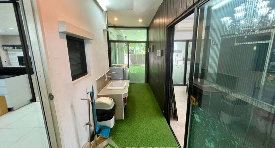 For sale 4 bedrooms house in Bang Kapi, Bangkok
