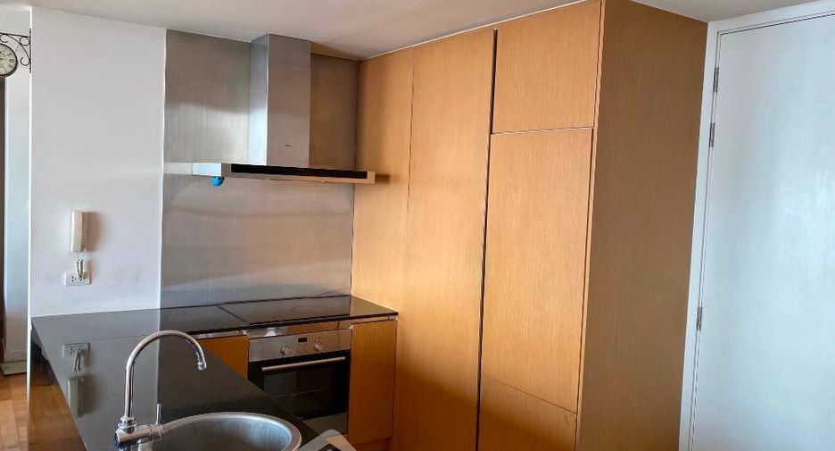 For sale 2 bedrooms condo in Yan Nawa, Bangkok