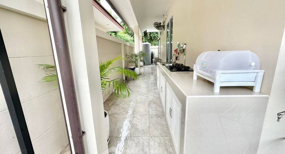 Villa zum Kauf mit 6 Zimmer in Huay Yai, Pattaya