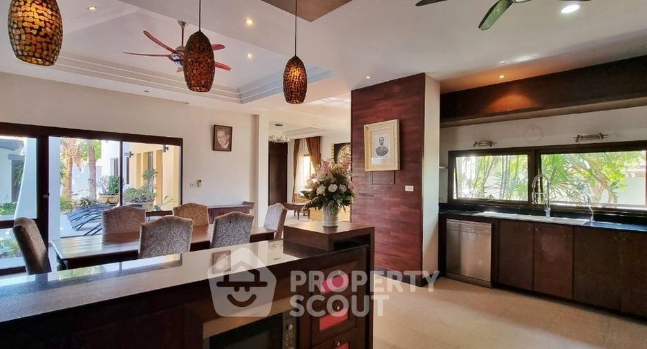 For sale 6 bedrooms villa in East Pattaya, Pattaya