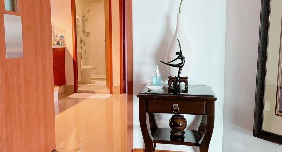 For sale 2 ベッドルーム condo in Dusit, Bangkok