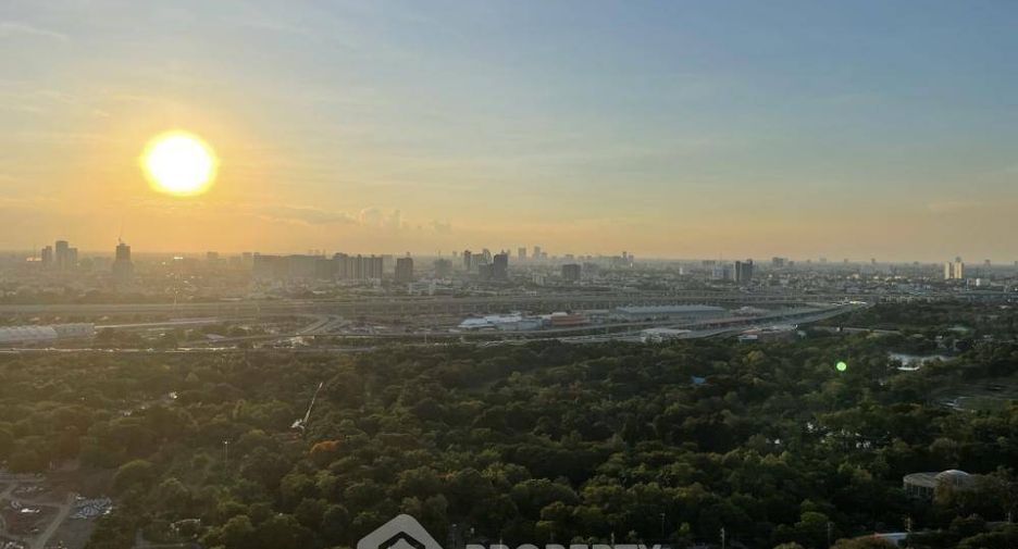 For sale 3 bedrooms condo in Chatuchak, Bangkok