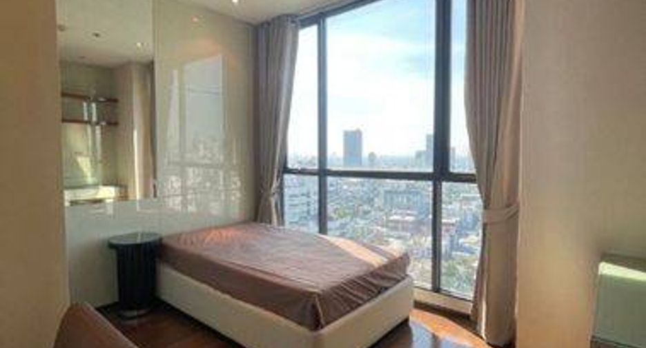 For sale 2 bedrooms condo in Khlong Toei, Bangkok