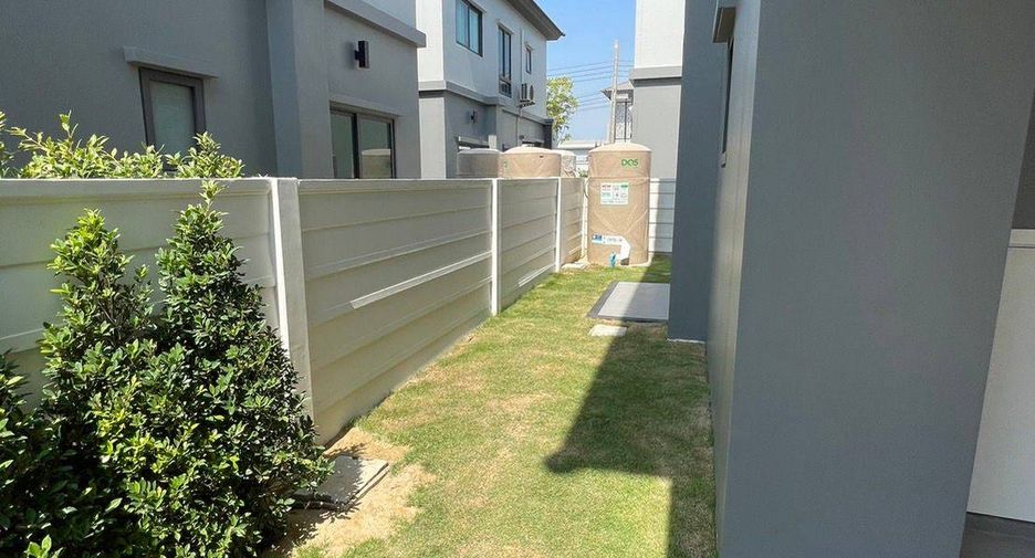 For sale 4 bedrooms house in Saphan Sung, Bangkok