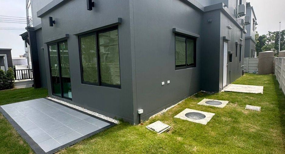 For sale 4 bedrooms house in Saphan Sung, Bangkok