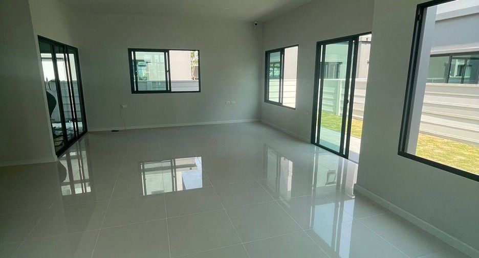 For sale 4 bedrooms house in Saphan Sung, Bangkok