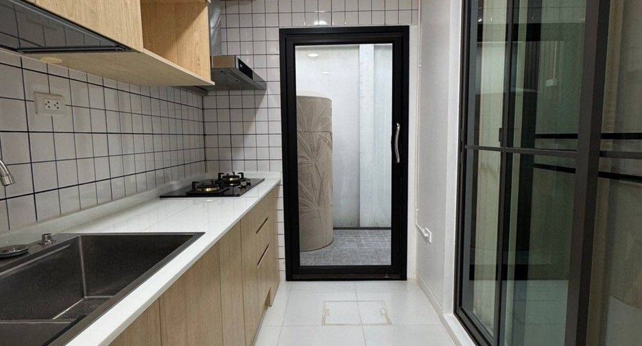Casa adosada en venta de 3 habitaciones en Sai Mai, Bangkok