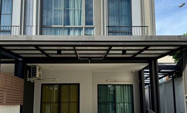 À vendre 3 chambres maison de ville à Sai Mai, Bangkok