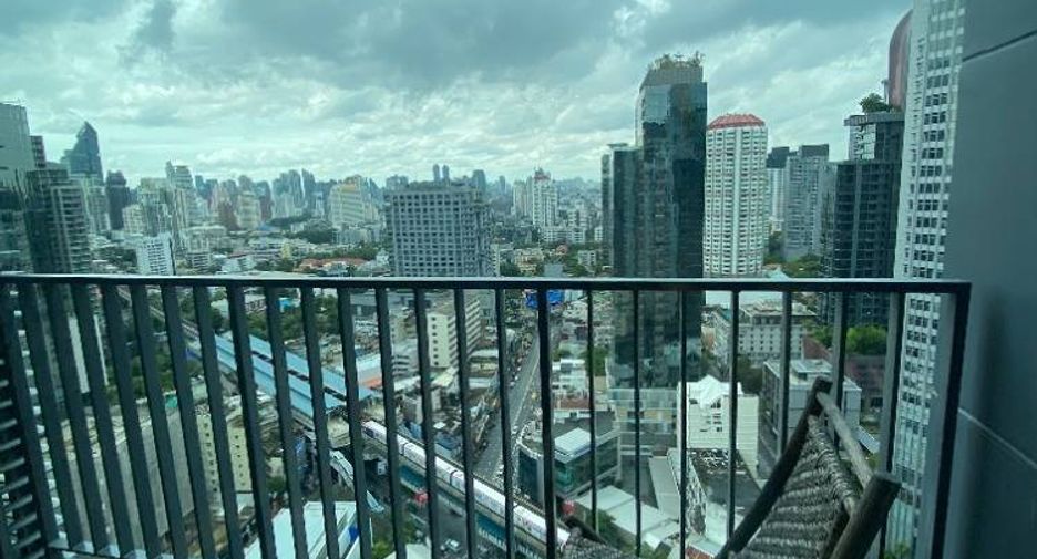 For sale 2 bedrooms condo in Khlong Toei, Bangkok