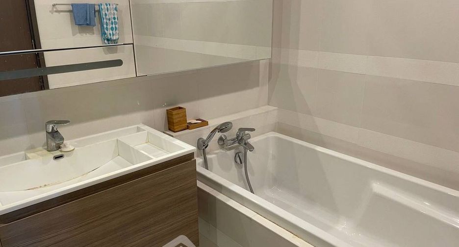 For sale 1 bed condo in Khlong Toei, Bangkok